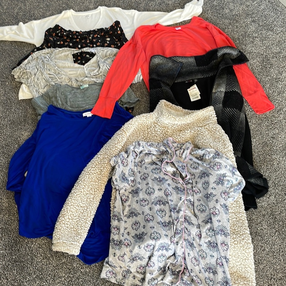 Lot of 9 women shirts. M/L